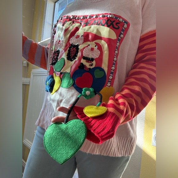 New Charming Pink Graphic Sweater with Heart Accents - Picture 5 of 8